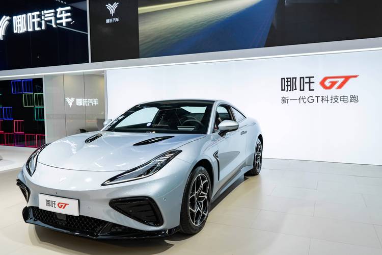 重庆269哪吒汽车在智能汽车领域的表现，领途汽车在新能源汽车市场中的影响力